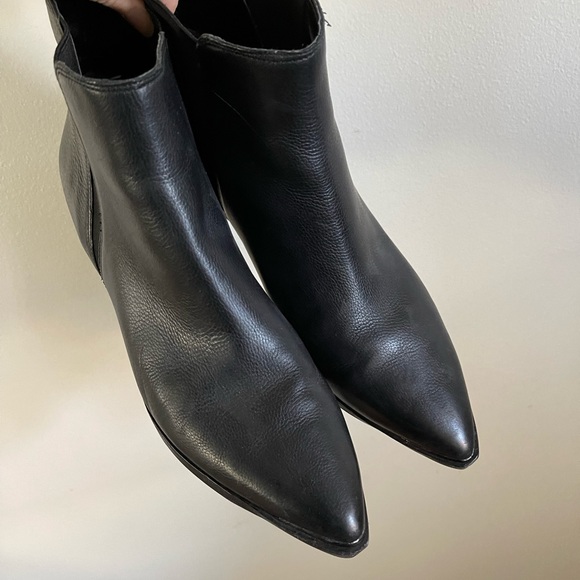 Marc Fisher Yale Chelsea boot sz 9.5 - Picture 2 of 4